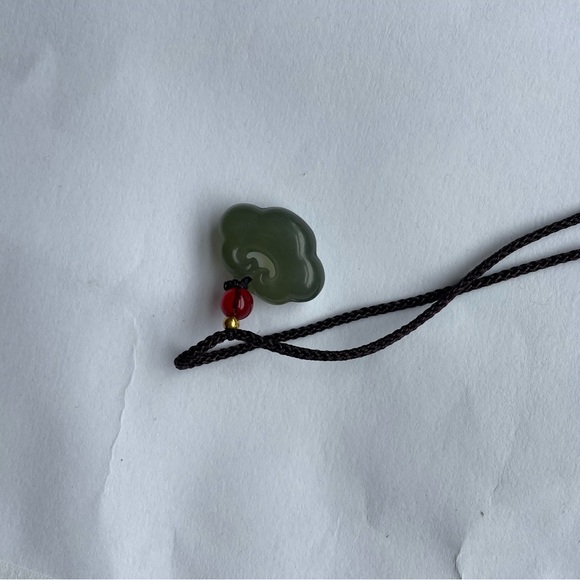 Elegant Green Pendant Necklace - Picture 1 of 2